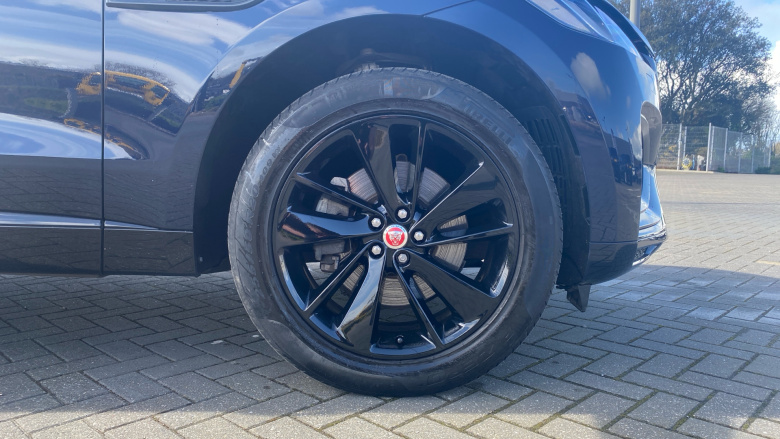 Jaguar F-Pace 2.0 D200 R-Dynamic Black 5dr Auto AWD Diesel Estate